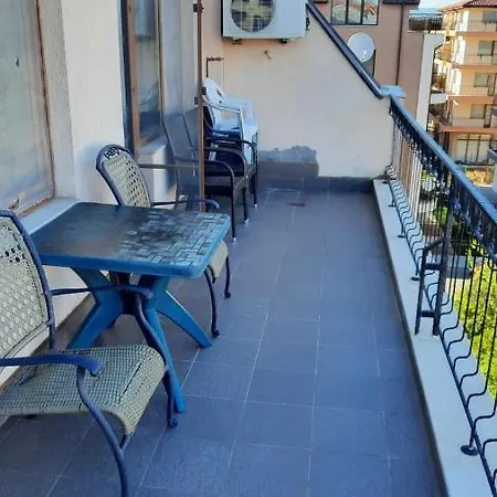 Nesebar Guest House Апартаменты