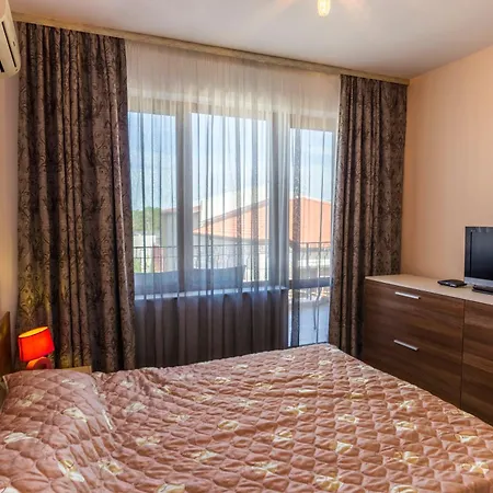 Nesebar Guest House Апартаменты Несебр